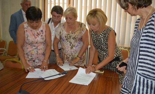 Омбудсманът Мая Манолова се срещна в институцията с протестиращи земеделци