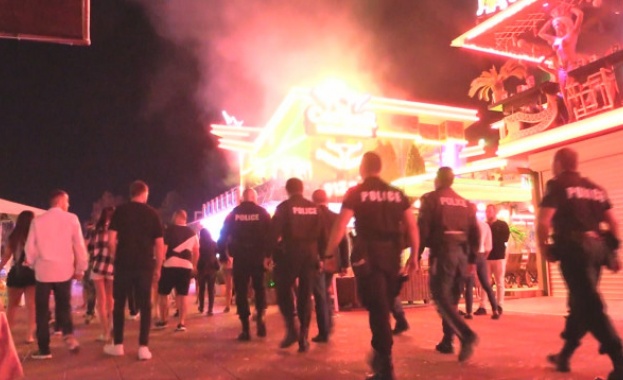 Слънчев бряг утихна тази нощ а туристите в дискотеките бяха