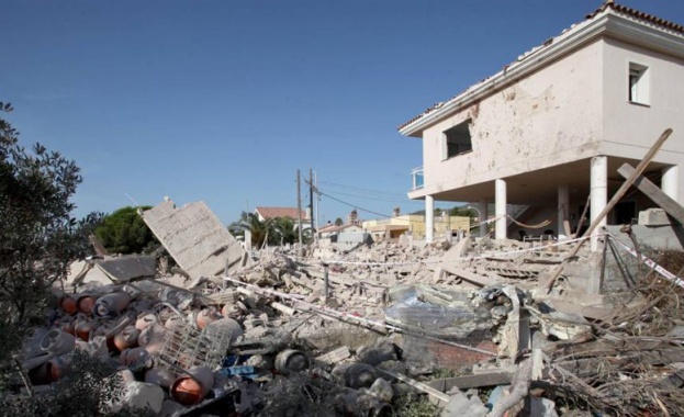 Полицията в Каталуня извършва контролирани взривове в градчето Алканар Именно