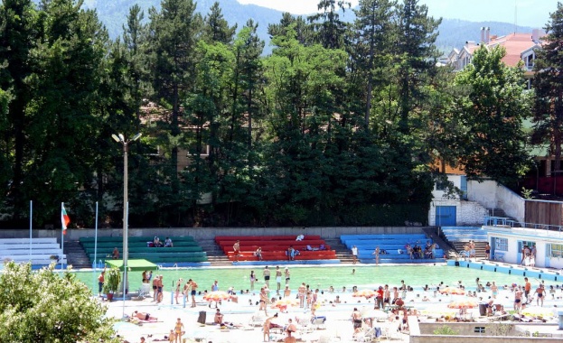 Популярният във Велинград градски плаж с ресторант е бил запечатан