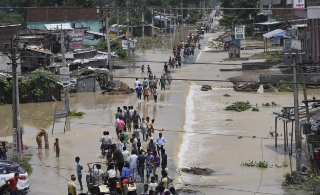 Най-малко 16 милиона души са били засегнати от наводнения заради
