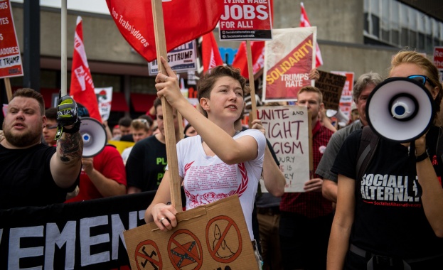 Десетки хиляди американци излязоха на протести под надслов на Не
