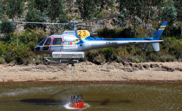 Хеликоптер участващ в потушаването на пожар в Северна Португалия се