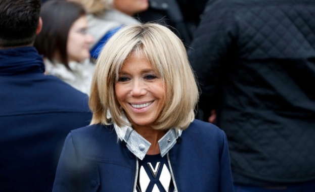 От президентството на Франция обявиха че Бриджит Макрон съпругата на