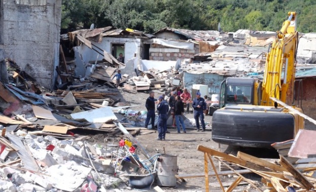 Акцията по премахване на незаконни постройки в столичния квартал Захарна