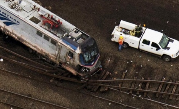 Влак се блъсна в друг влак в предградие на американския