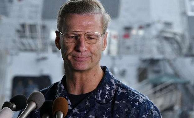 Американският военноморски флот уволни вицеадмирал Джоузеф Окойн като командващ на