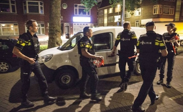 Холандската полиция арестува 22 годишен мъж след като снощи бе отменен