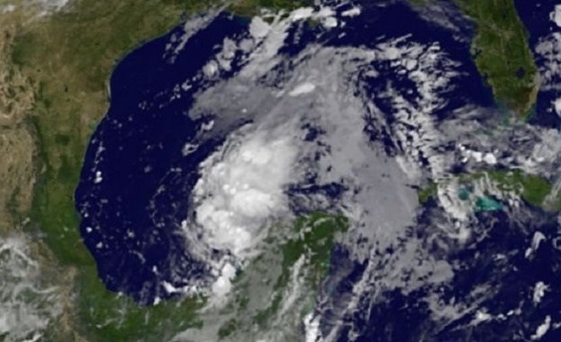 Губернаторът на Тексас Грег Абът обяви тревога на територията на