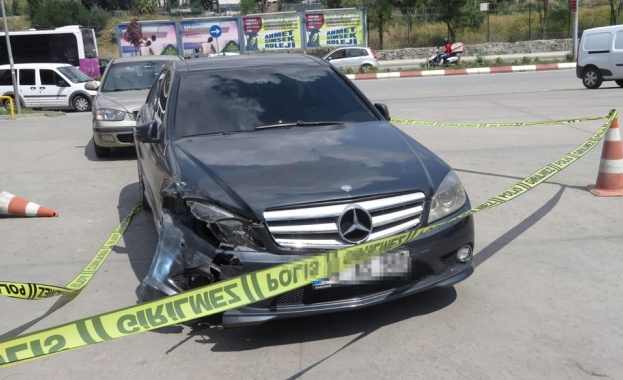 Двама души бяха ранени при нападение на сградата на съда