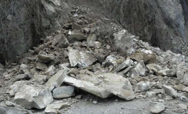 Осем души са в неизвестност след свлачище в Швейцария съобщава