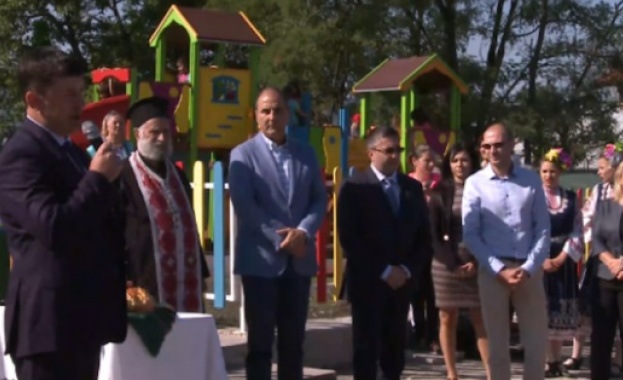 Министър Николай Нанков и зам председателят на ГЕРБ Цветан Цветанов откриха