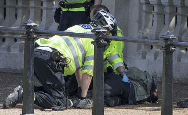 Контратерористичният отдел на лондонската полиция Скотланд ярд пое разследването на
