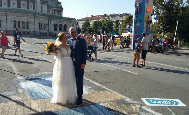 3D изображение на водопад в асфлта предизвика огромен интерес сред