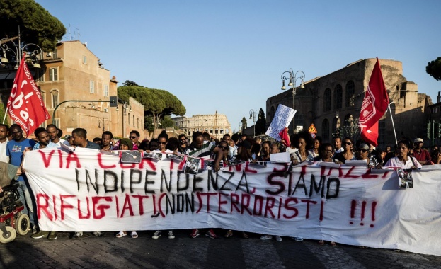 Близо 5000 души протестираха в Рим срещу разрушаването на мигрантски