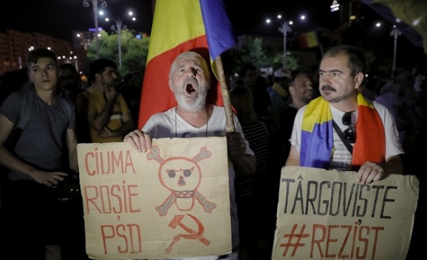 Протести имаше в няколко румънски града в неделя вечерта против