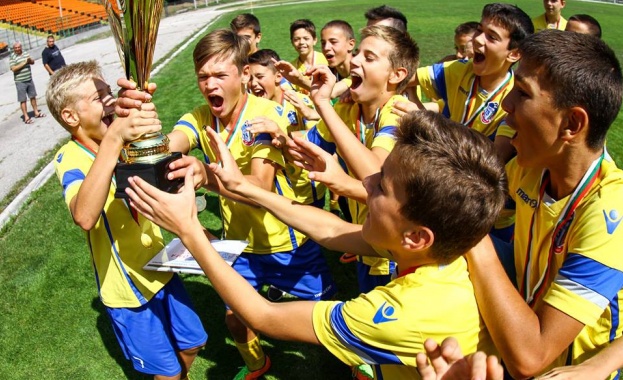 Момчетата от ФК „Витоша 13 започнаха сезона по най-добрия начин