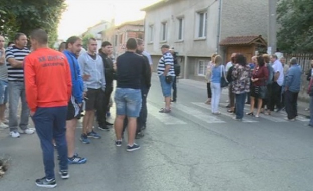 За около час жители на община Кочериново блокираха главния път