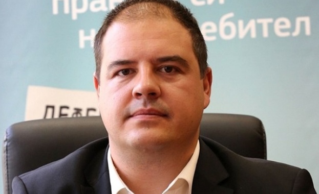 В натоварените летни месеци или преди празници самолетните компании дублират