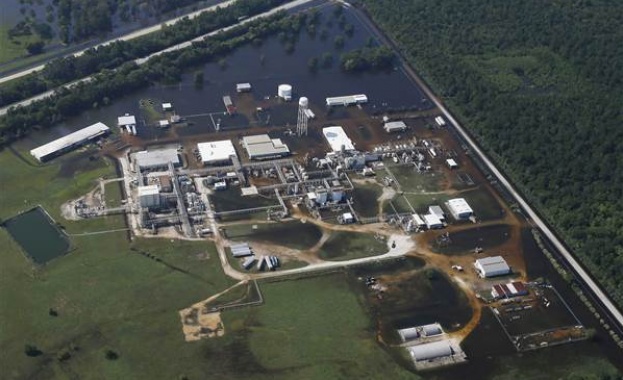 Взрив на контейнери с химически вещества е причинил нов пожар