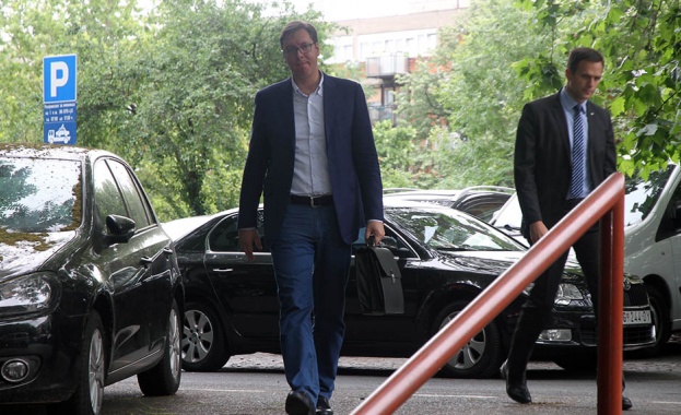Кола се вряза в автомобила на сръбския президент Александър Вучич