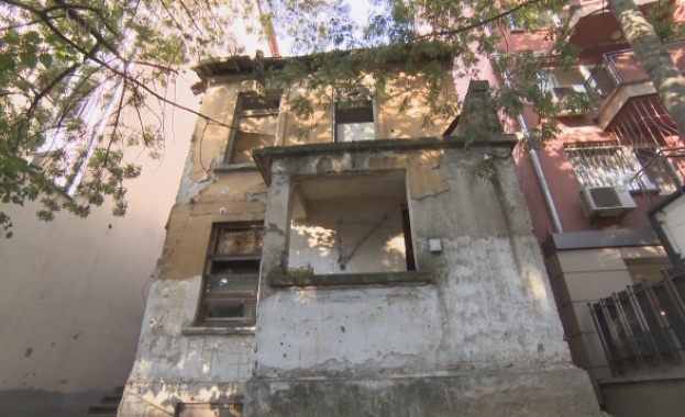 Жители на ромската махала в Луковит където в момента има