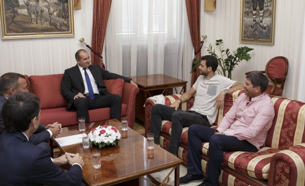 Държавният глава Румен Радев разговаря днес на Дондуков 2 с