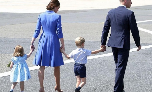 Дворецът Кенсингтън официално потвърди новината че херцогинята на Кеймбридж Катрин