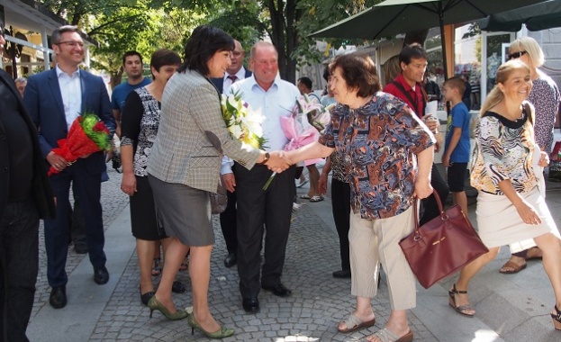 Девети септември е дата променила България Днес едни българи я