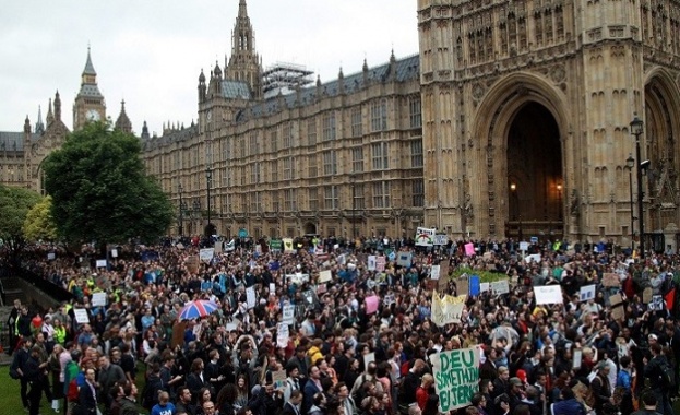 Най малко 50 000 души се събраха в централната част