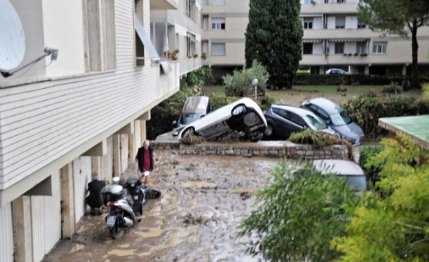 Най малко шестима души са загинали а трима са изчезнали