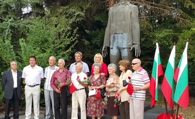 Кърджалийските социалисти симпатизанти на партията и антифашистите почетоха 73 ата