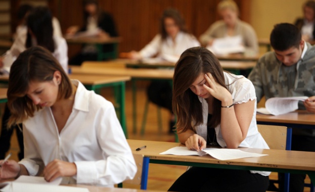 Университетът Кеймбридж планира да премахне писмените изпити заради влошаващия се