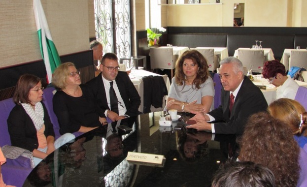 Крайно време е многобройните документи и стратегии за българите в