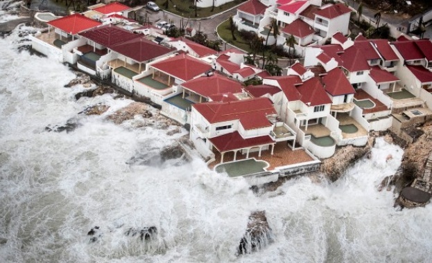 Ирма помете Куба Изкоренени дървета отнесени покриви изцяло наводнени улици