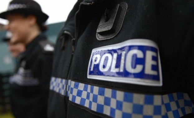 Най малко трима вярващи са били намушкани след като мъж