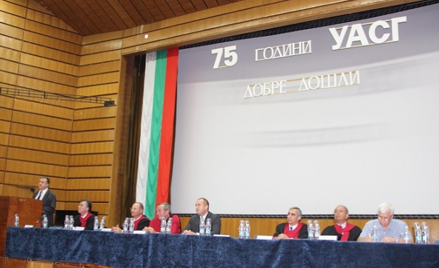 Заместник-министърът на регионалното развитие и благоустройството Валентин Йовев поздрави студентите