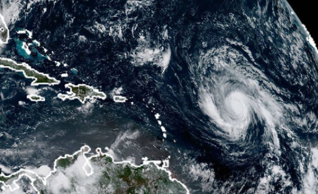 Урагани като Ирма черпят сила от морската вода с температура