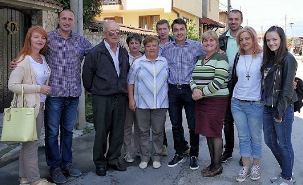 Евродепутатът откри фолклорния фестивал в с Баня Днес страдаме от