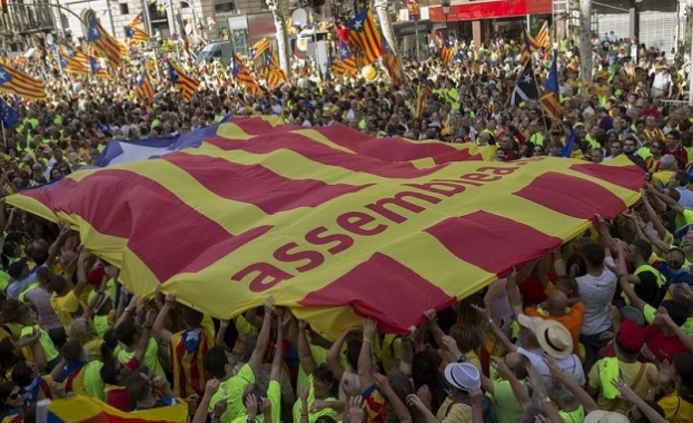 Митингът който провеждат близо 1 млн души в Барселона е