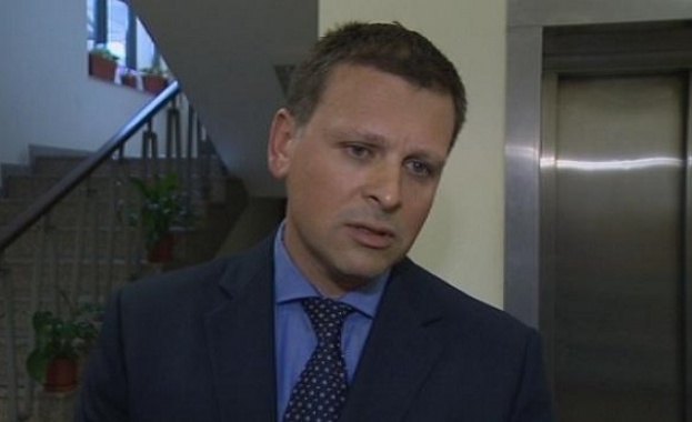 Председателят на Софийския градски съд Калоян Топалов и една от