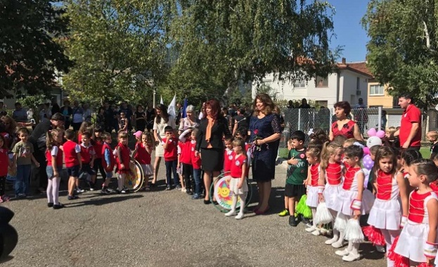 Учителите заслужават огромния авторитет който имат в българското общество но