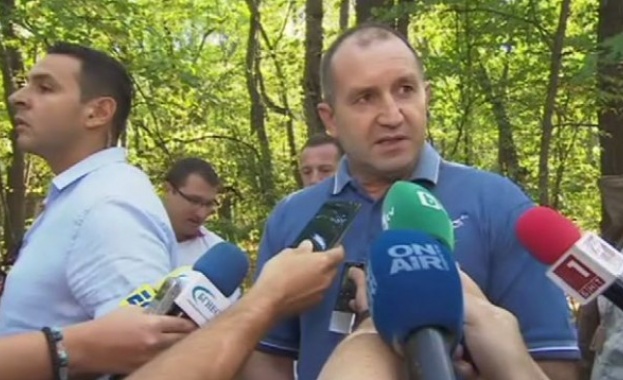 Президентът Румен Радев намекна че няма да подпише указа за