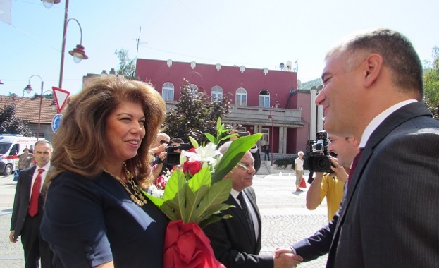 С преподаването на български език с четенето на български книги