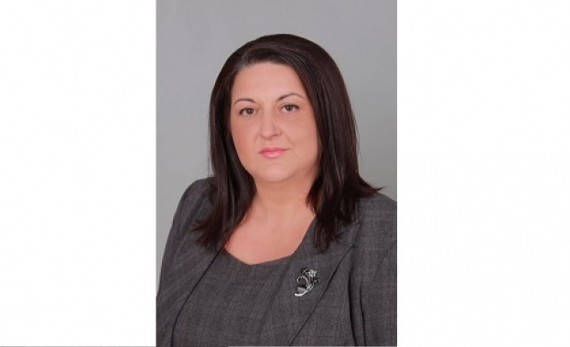 Общинският съветник на БСП Моника Динева настоява кметът на Казанлък
