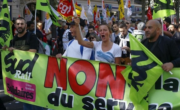 Противниците на трудовата реформа във Франция за която настоява президентът
