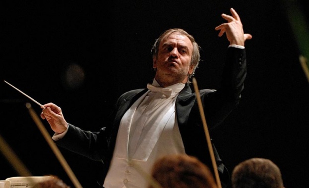 Световноизвестният диригент Валерий Гергиев и оркестърът на Мариинския театър от