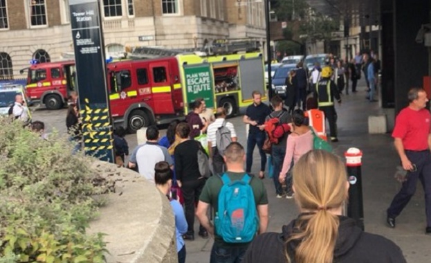 Лондонската полиция е евакуирала метростанцията Tower Hill след съобщения за