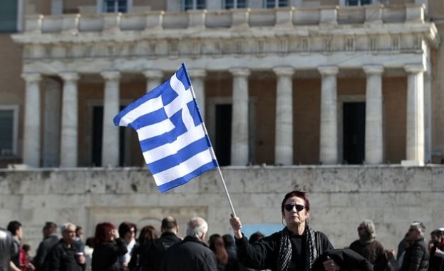 Всички гръцки медии прекратиха от тази сутрин излъчване на новинарски