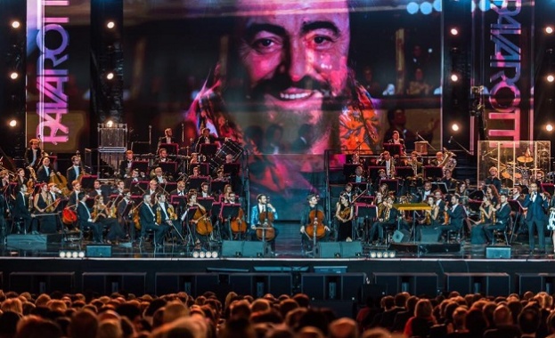 Най успешното инструментално дуо на нашето съвремие 2CELLOS се включи